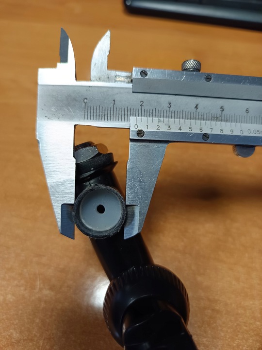 Uniwersalny kranik kurek do warników do wody