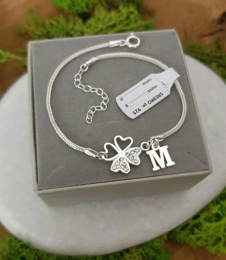 Srebrna bransoletka koniczynka na szczęście LITERKA cyrkonie PUDEŁKO SREBRO