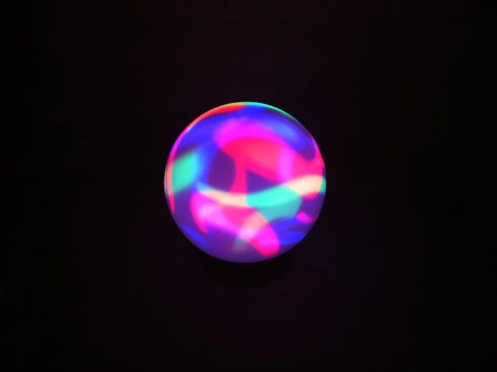 Zmieniająca kolor magiczna kula EMPIS