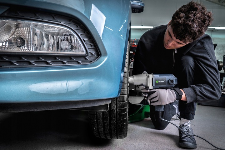 KLUCZ UDAROWY DO KÓŁ ELEKTRYCZNY 2200W 800Nm 1/2" MOCNY Z ZESTAWEM NASADEK