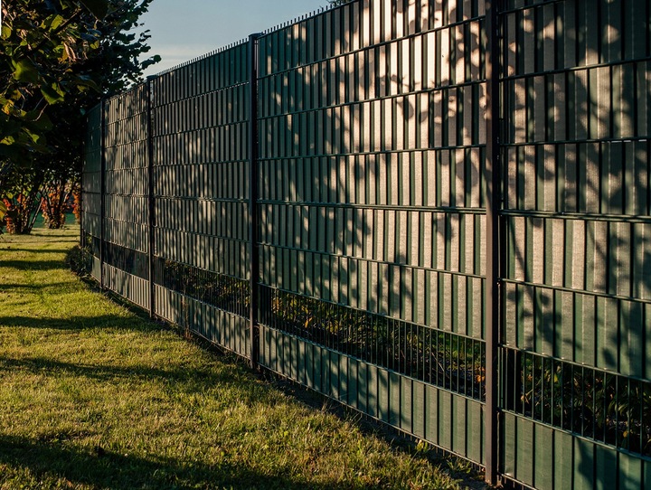 Taśma ogrodzeniowa ZIELONA 19 cm x 35 m OSŁONA NA OGRODZENIE PANELOWE PŁOT