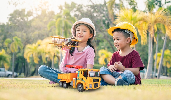 DZWIG AUTO DO SKRĘCANIA MONTAŻU MAŁY MAJSTERKOWICZ W WALIZCE DLA DZIECI