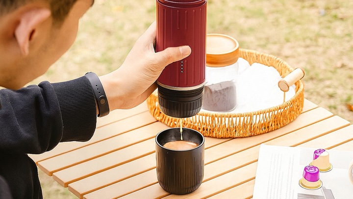 PRZENOŚNY MINI EKSPRES DO KAWY MIELONEJ KAPSUŁKI PODGRZEWA WODĘ 19 BAR 100W