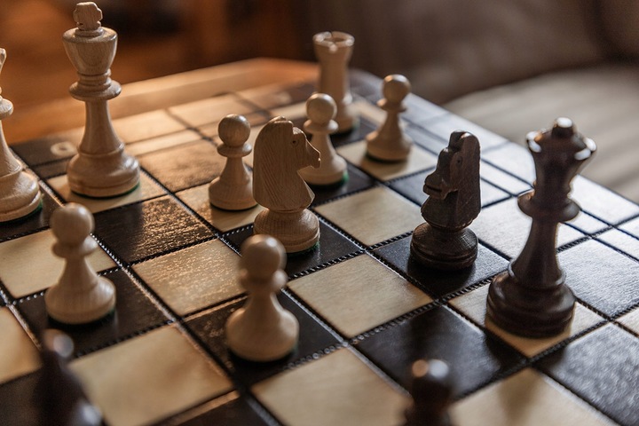 Szachy Turniejowe wypalane/ Szachy Staunton/ szachy drewniane /producent