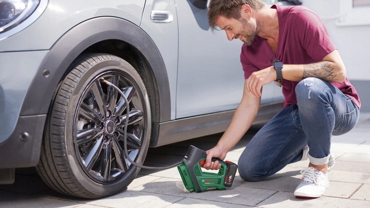 POMPKA KOMPRESOR UNIVERSALPUMP 18V BOSCH korpus