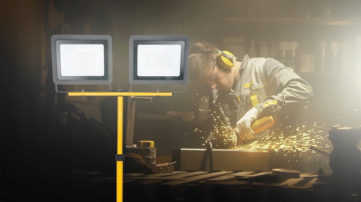 Halogen Naświetlacz LED 2x100W + Statyw Budowlany Z Wtyczką 230V Pokrowiec
