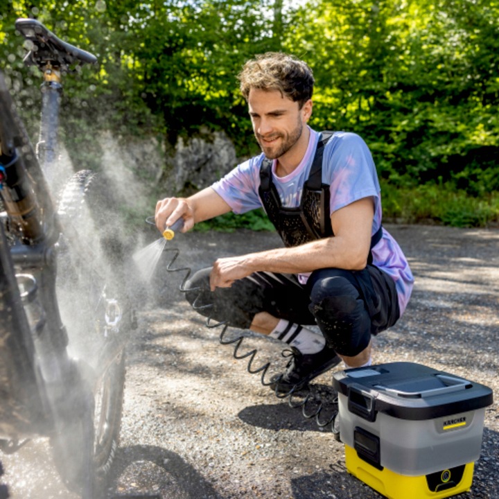 Przenośna myjka ciśnieniowa akumulatorowa Karcher OC 4