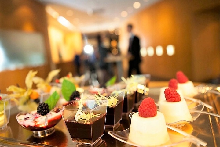 50XPucharki PIRAMIDA 60ml+łyżeczki 50szt NA PRZEKĄSKI POJEMNIKI NA DESERY