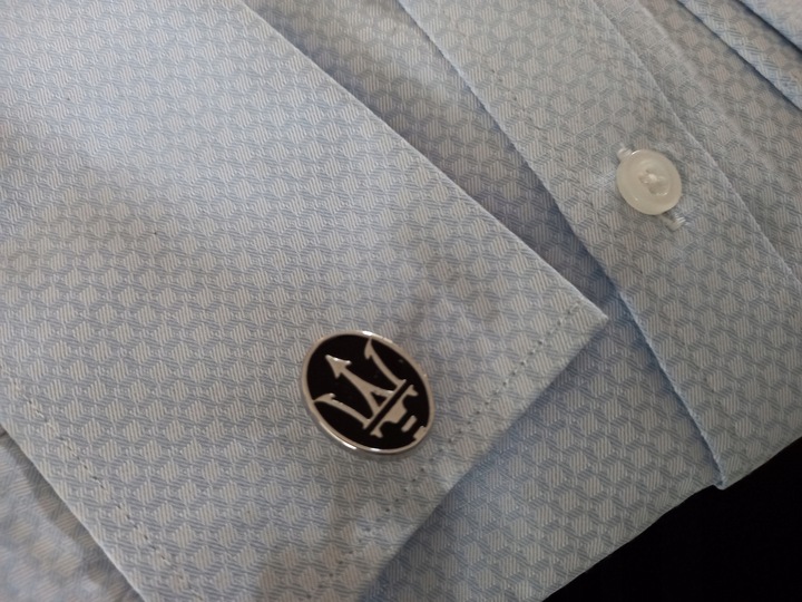 Exciting spinki do mankietów koszuli Maserati w ekskluzywym Etui