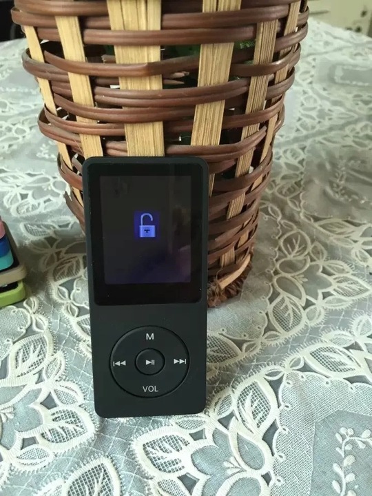 ODTWARZACZ MUZYCZNY MP3 RADIO MINI DYKTAFON + SŁUCHAWKI 16GB PRZENOŚNY