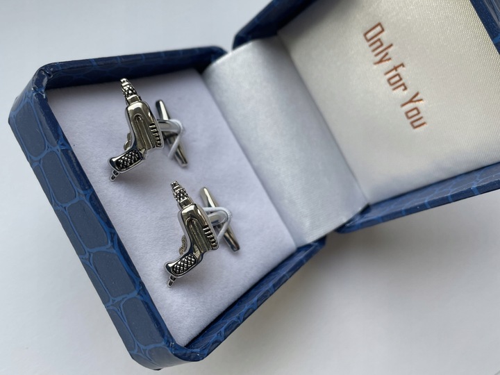 Exciting spinki do mankietów koszuli Maserati w ekskluzywym Etui