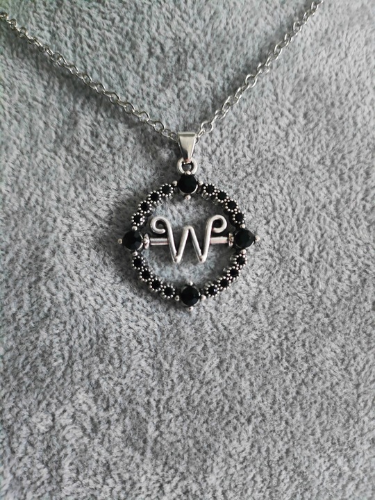 Gotycki Naszyjnik Łańcuszek z Wednesday Addams Serial Goth Filmowy Prezent