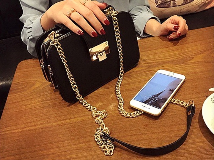 Torebka Damska KUFEREK Czarna Pojemna Elegancka na Łańcuszku Usztywniana