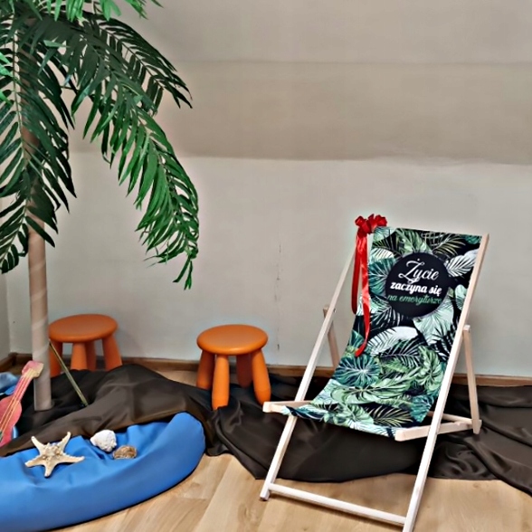 LEŻAK DREWNIANY OGRODOWY Z NADRUKIEM SKŁADANY MATERIAŁ WYTRZYMAŁY