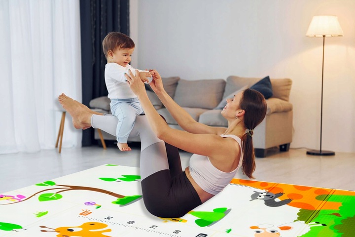 DWUSTRONNA MATA PIANKOWA SKŁADANA DLA DZIECI 180X120 UROCZE ŻYRAFY MIARKA