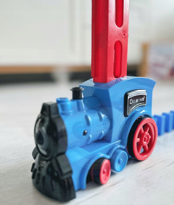 POCIĄG ELEKTRYCZNY KOLEJKA LOKOMOTWA Z PARĄ WODNĄ DO KLOCKÓW DOMINO WOOPIE