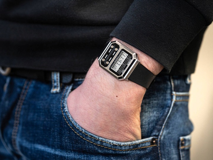 ZEGAREK CASIO A100WEF-1AEF VINTAGE SREBRNY DATOWNIK STOPER ALARM