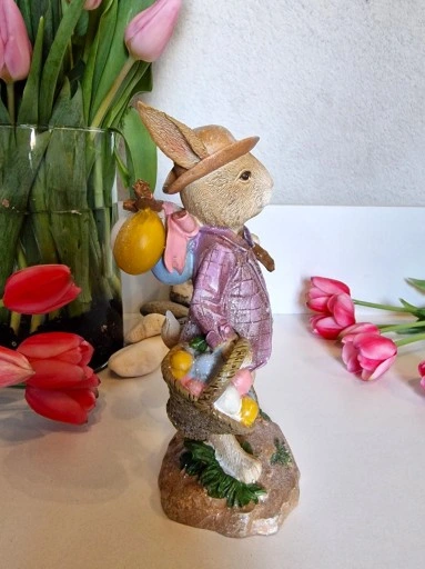FIGURKA - WIELKANOCNY ZAJĄC KRÓLIK Z PISANKAMI II