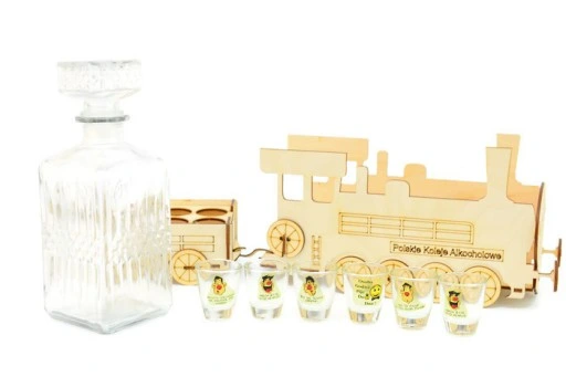 POCIĄG DREWNIANY Z KARAFKĄ I KIELISZKAMI GRAWER