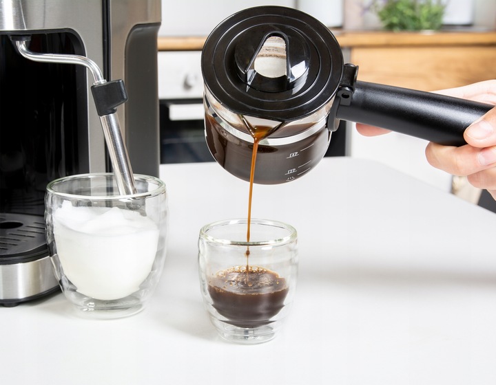 Ekspres do Kawy Kolbowy Ciśnieniowy First Austria – Wysoka Jakość!