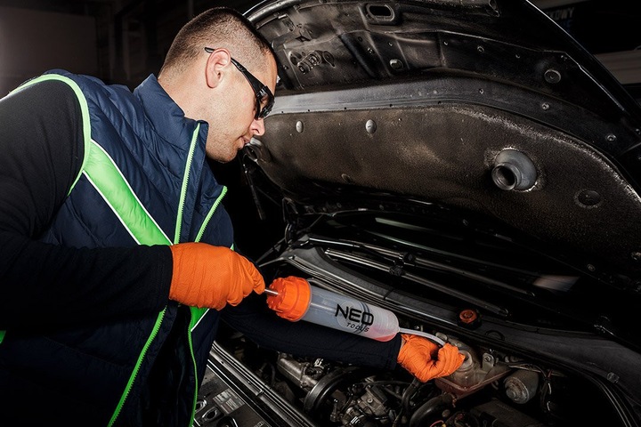 STRZYKAWKA ODSYSARKA OLEJU PŁYN HAMULCOWY PALIWO 200ML WYSYSARKA RĘCZNA NEO