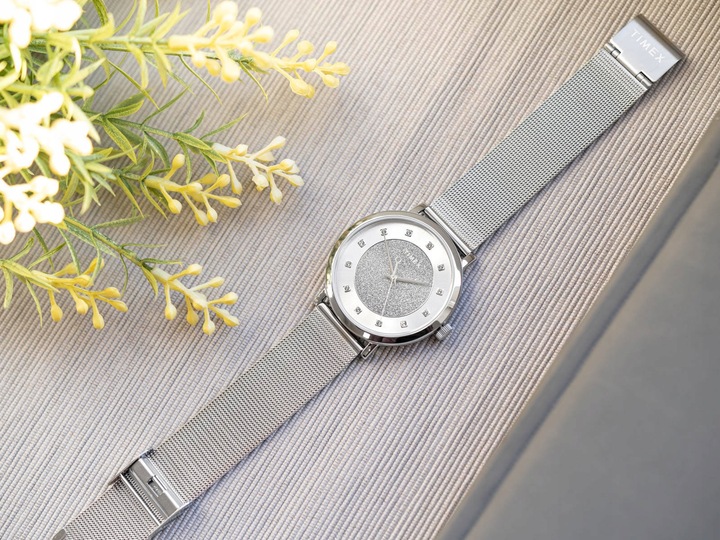 DAMSKI ZEGAREK TIMEX TW2U67000 SREBRNY BRANSOLETA MESH ELEGANCKI CYRKONIE