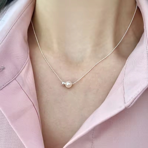 Naszyjnik z perłą dla kobiet - klasyka i szyk