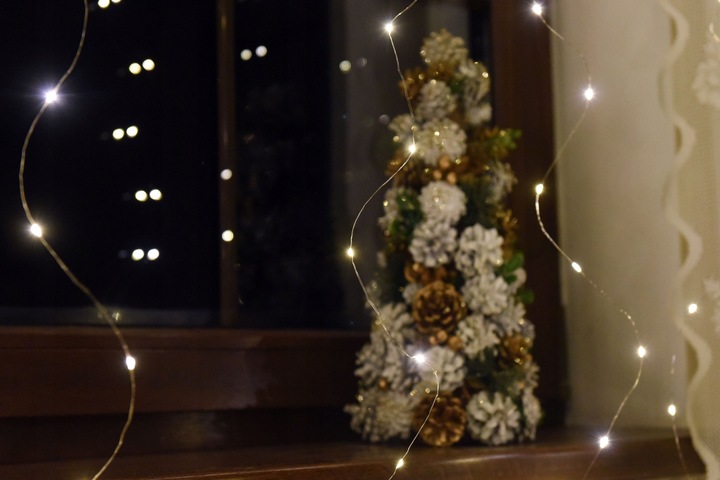 KURTYNA ŚWIETLNA LAMPKI SOPLE DRUCIKI 300 LED 3x3m GIRLANDA USB + ADAPTER