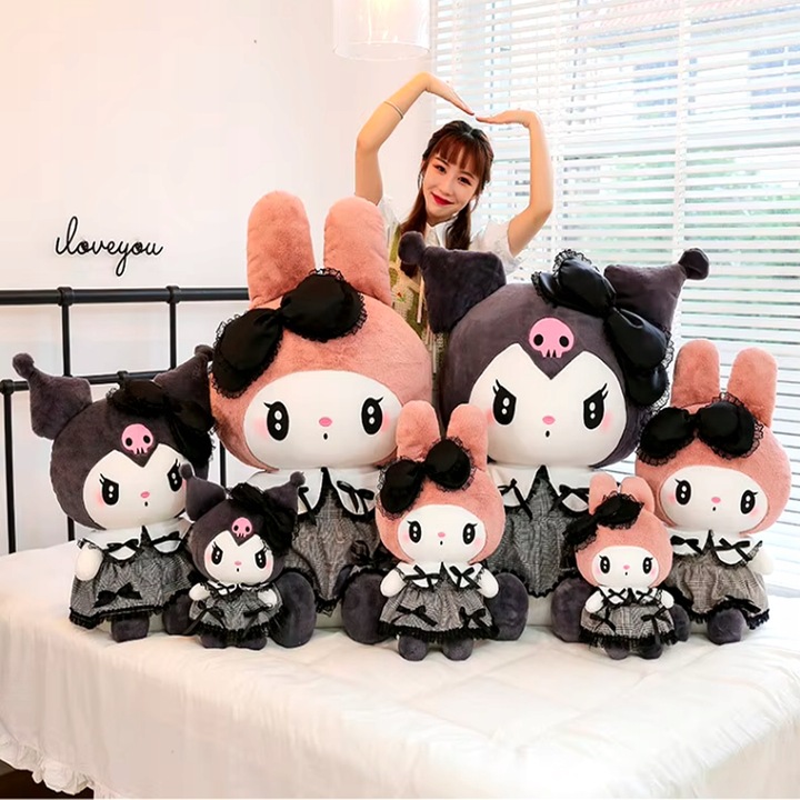 HELLO KITTY KUROMI MASKOTKA PLUSZAK ZABAWKA CZARNA SUKIENKA KOTEK 35CM