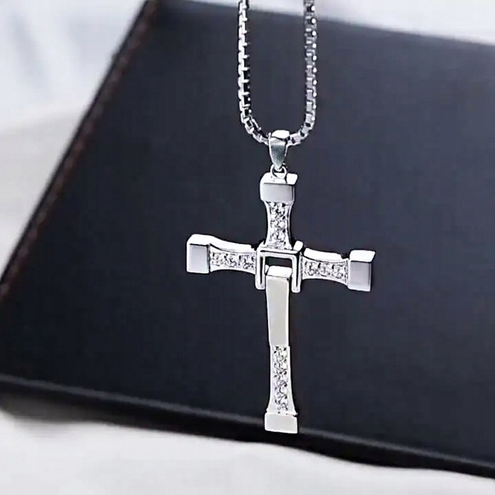 NASZYJNIK VIN DIESEL TORETTO DOM SZYBCY I WŚCIEKLI FAST N7 KRZYŻYK SREBRNY