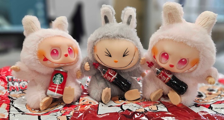 LABUBU COCA-COLA THE MONSTER BRELOK MASKOTKA PLUSZOWA KOLEKCJONERSKA