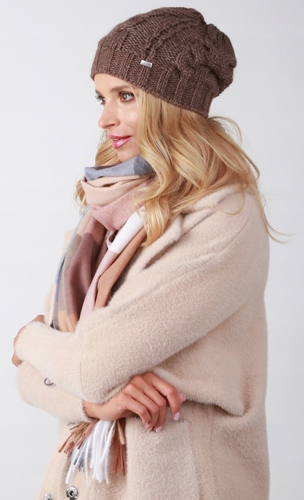 Brązowa czapka damska smerfetka - A4