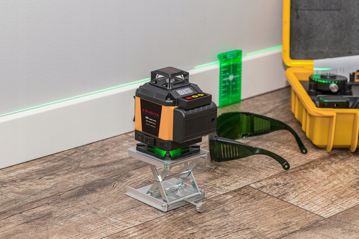 POZIOMICA LASEROWA 360° LASER KRZYŻOWY 4D ZESTAW WALIZKA