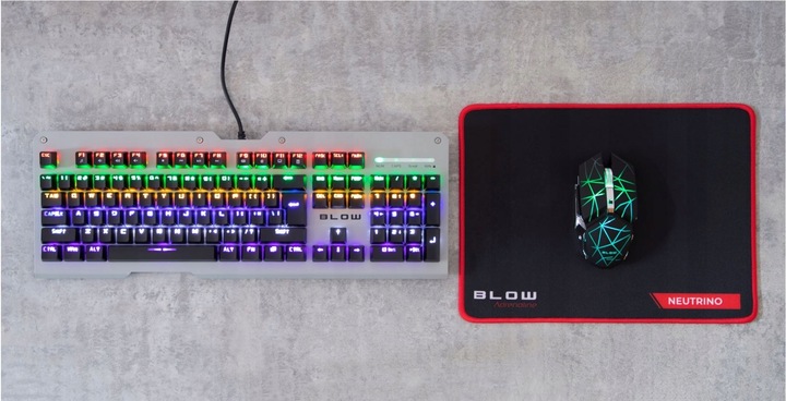 MYSZKA GAMINGOWA DLA GRACZY BEZPRZEWODOWA MYSZ OPTYCZNA LED RGB + PODKŁADKA