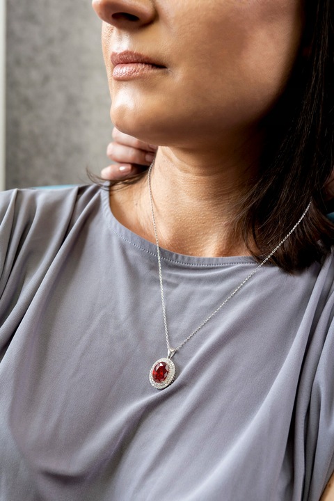 NASZYNIK SREBRNY ŁAŃCUSZEK Z CZERWONYM GRANATEM