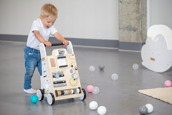 Drewniany chodzik interaktywny pchacz Dla Dzieci KiddyMoon WK-001