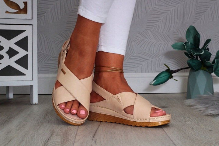 SANDAŁY DAMSKIE POLSKIE SKÓRA NISKI KOTURN RZEP