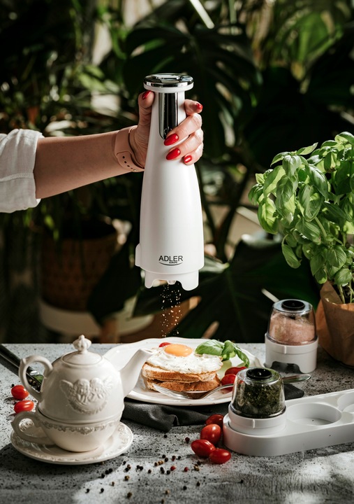 ELEKTRYCZNY MŁYNEK DO PRZYPRAW SOLI I PIEPRZU 3w1