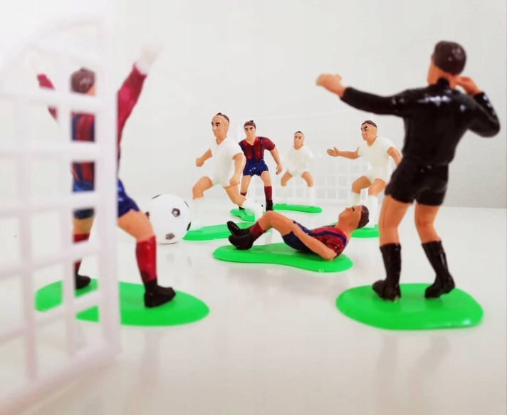 PIŁKARZE NA TORT DEKORACJA ZESTAW PIŁKARZYKI BRAMKA BOISKO FIGURKI