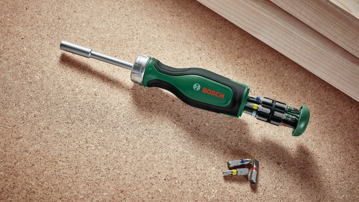 Wkrętak ręczny z grzechotką + 12 bitów BOSCH