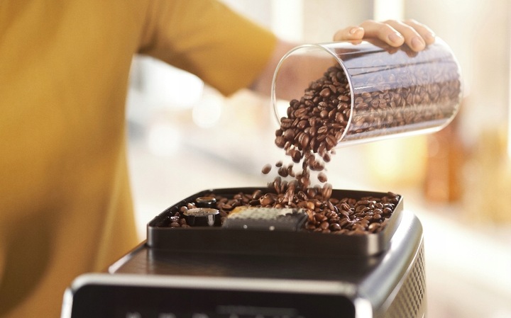 Automatyczny ekspres do kawy Philips z serii 2200 (EP2225/10)