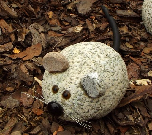 myszka z granitu ozdoba ogród prezent gartdeco1