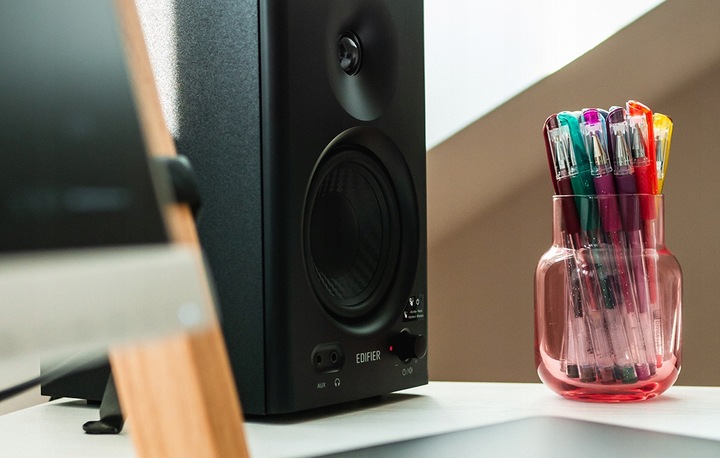 EDIFIER ZESTAW PROFESJONALNYCH GŁOŚNIKÓW KOMPUTEROWYCH 2.0 MR4 AUDIO 42W