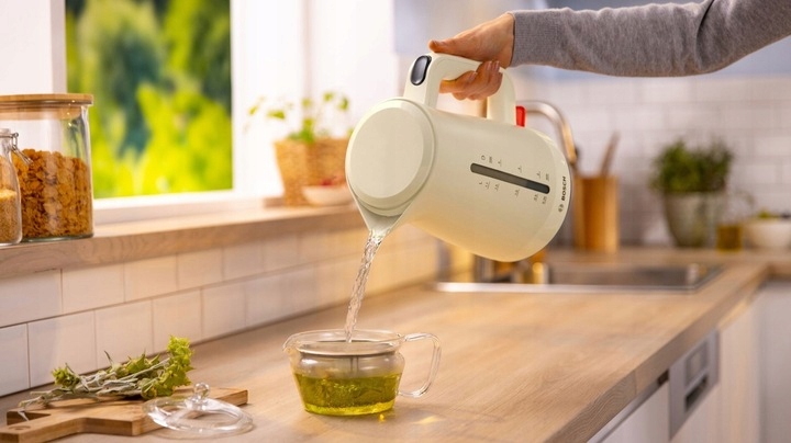 CZAJNIK ELEKTRYCZNY BOSCH BEZPRZEWODOWY BEŻOWY SZYBKIE GRZANIE MOC 2400 W