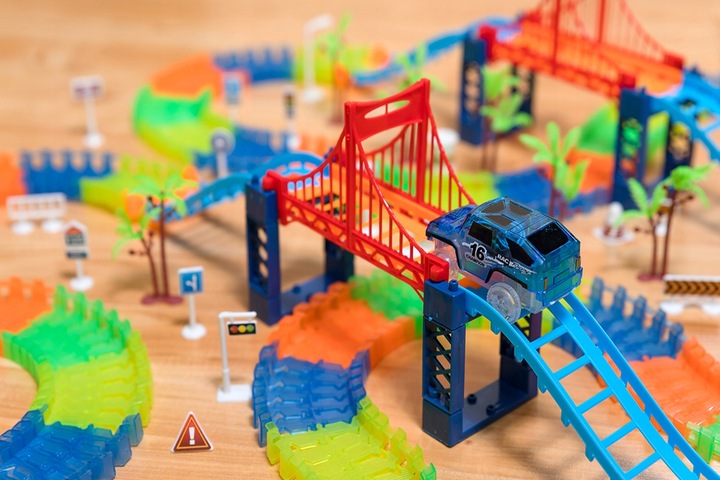 TOR SAMOCHODOWY WYŚCIGOWY ŚWIECĄCY 360 el GLOW TRACKS MAGIC TRACKS AUTO