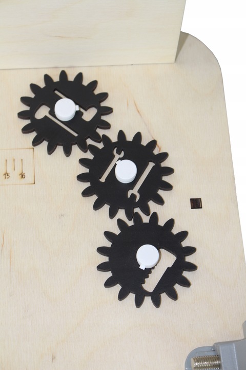 Drewniany warsztat majsterkowicza tablet kłódka imadło schowek piła POLSKI!