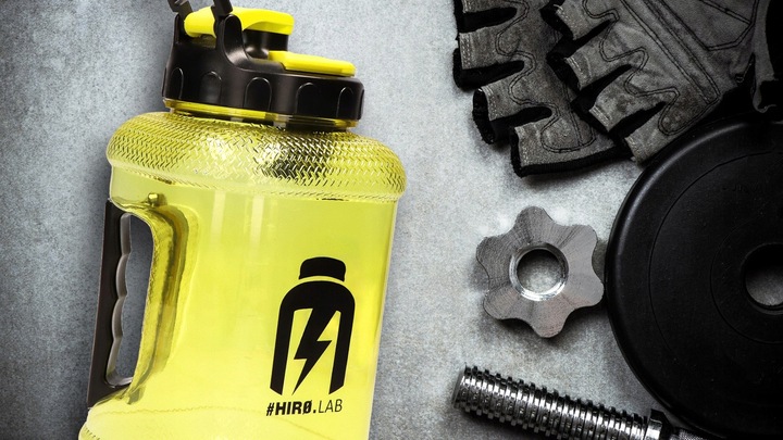 WATER JUG NA WODĘ BIDON BUTELKA Z MIARKĄ 1,89l WBUDOWANY POJEMNIK hiro