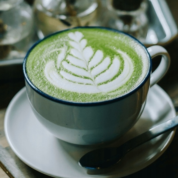 Matcha Latte Truskawkowa Japońska Zielona Herbata Instant 5 szt. MOKATE