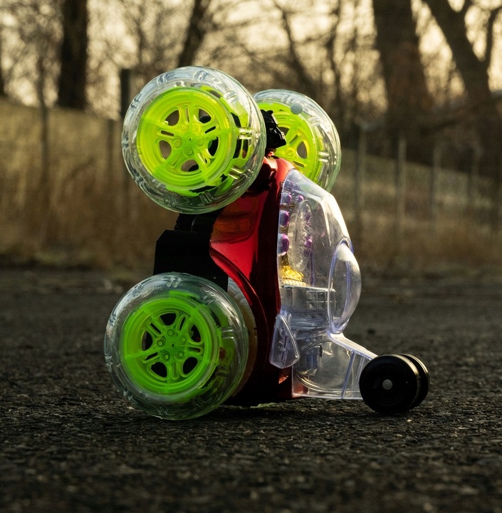SAMOCHÓD STEROWANY AUTO TWISTER AKROBATA DUŻY LED