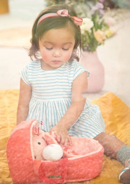 Lalka dzidziuś w gondoli z komforterem i butelką Lena 12 m+, Lilliputiens